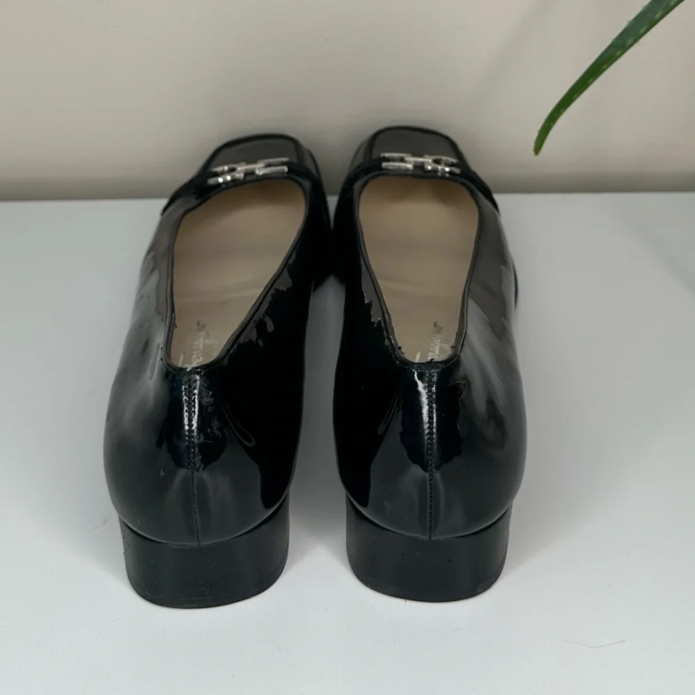 SALVATORE FERRAGAMO Vintage Letizia Black Patent Leather Pumps 7.5B | Gancini - Picture 6 of 10